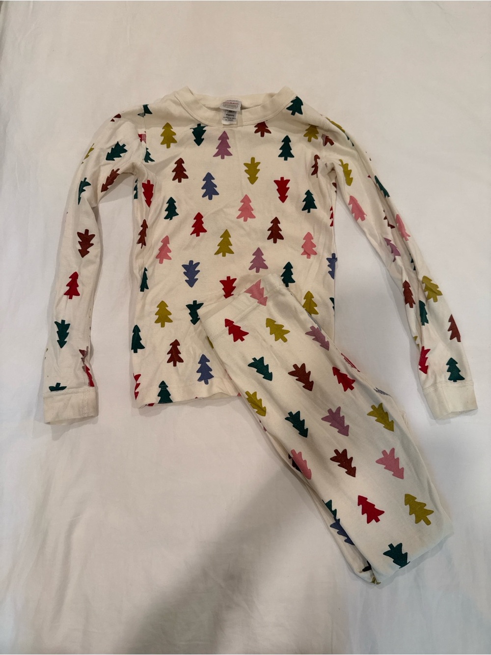Hanna Andersson Cream Pajama Set with Multicolor Tree Motif
